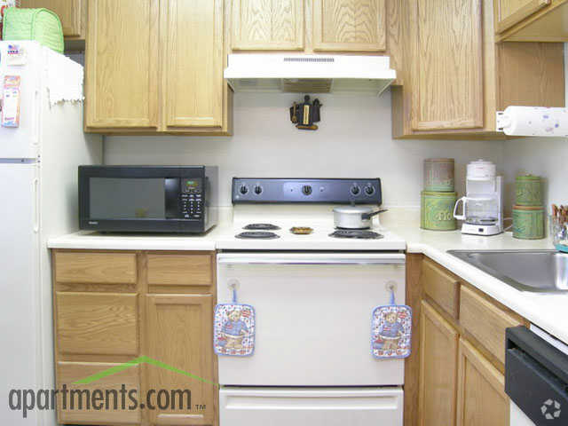 Willow Crest Apartments photo 2