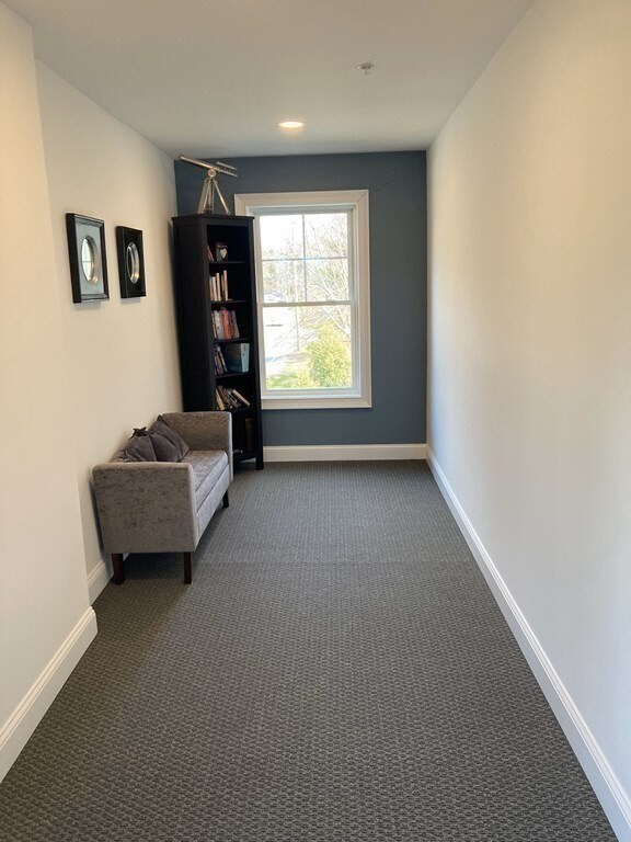 Foto del edificio - 949 State Rd