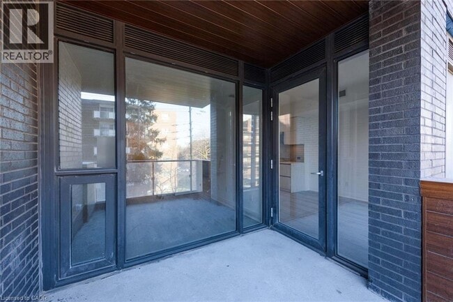 Photo du bâtiment - 21 Park St E