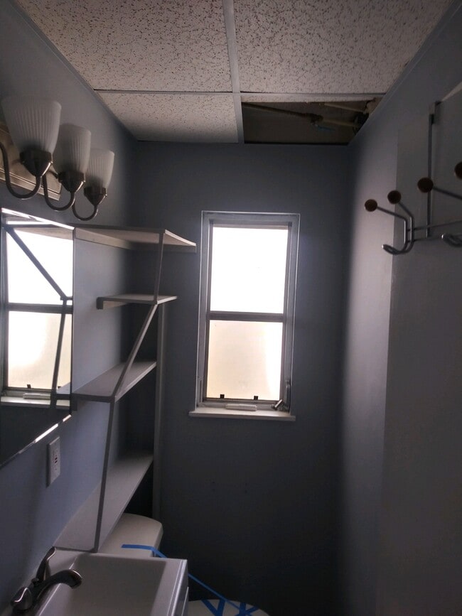 Building Photo - 404 Armada Rd S