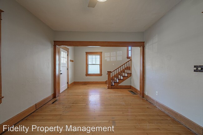 4 br, 2 bath House - 817 E. Loren Street photo'