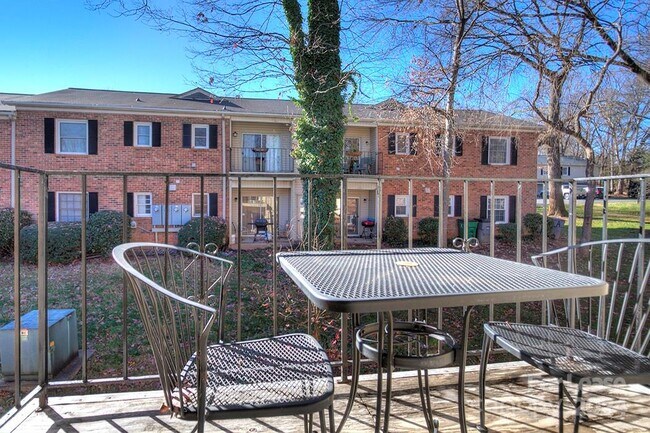 Building Photo - 5927 Quail Hollow Rd