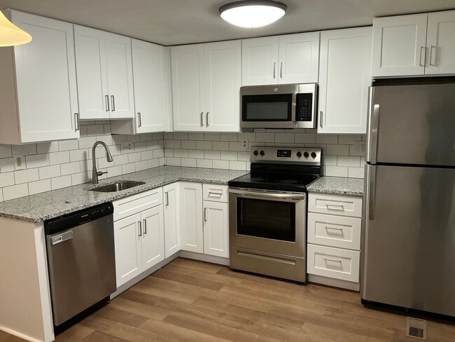 Building Photo - 20520 Strath Haven Dr