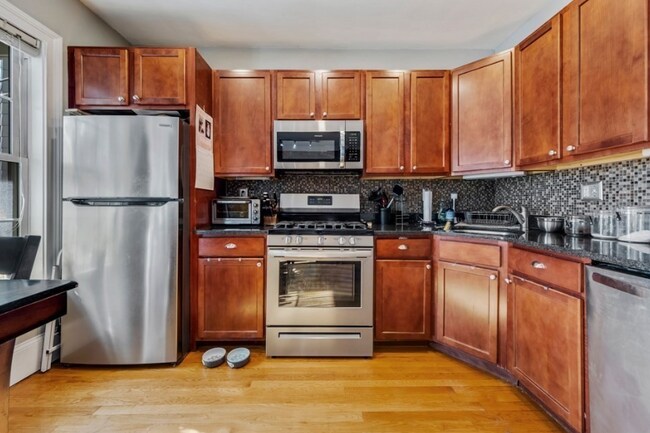 Foto del edificio - 673 E 2nd St