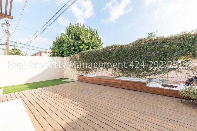 Building Photo - 7220 Waring Ave