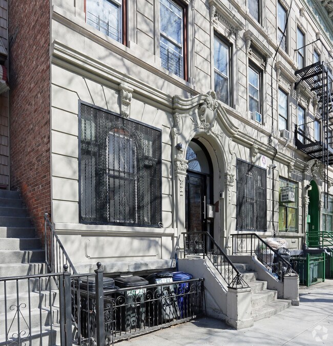Building Photo - 671 Decatur St
