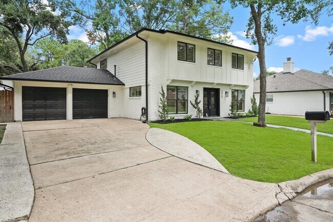 Building Photo - 2830 Fontana Dr