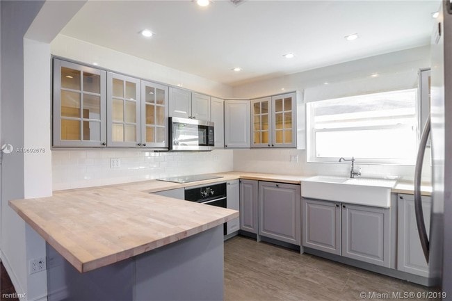 Building Photo - 3 br, 3 bath House - 105 NW 33rd St # B