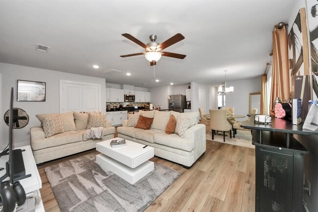 Foto del edificio - 7014 Cedar Breeze Ct