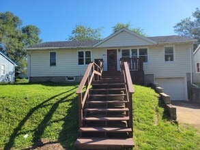 Building Photo - 832 McGinnis St