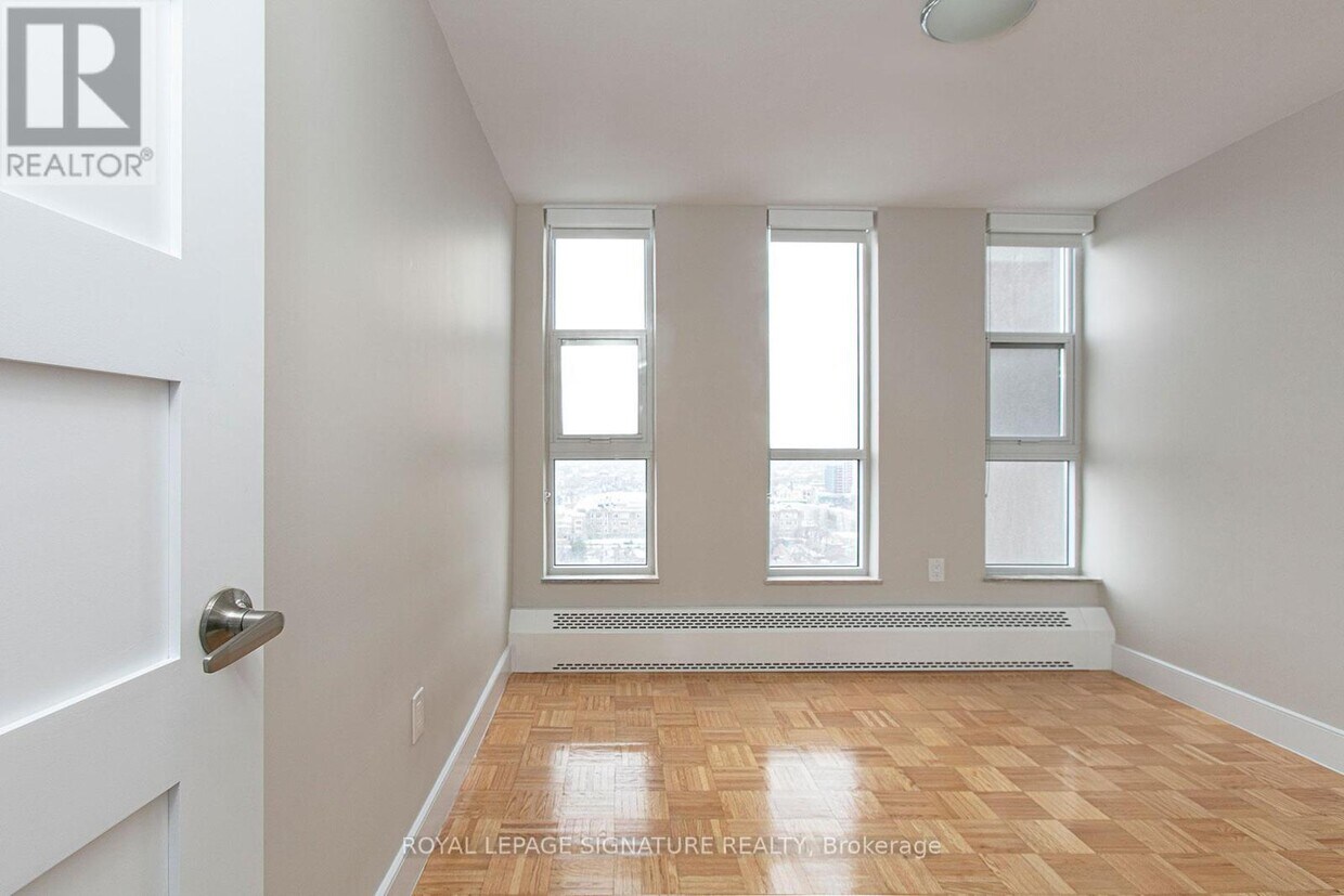 Photo principale - 666-2666 Spadina Ave.