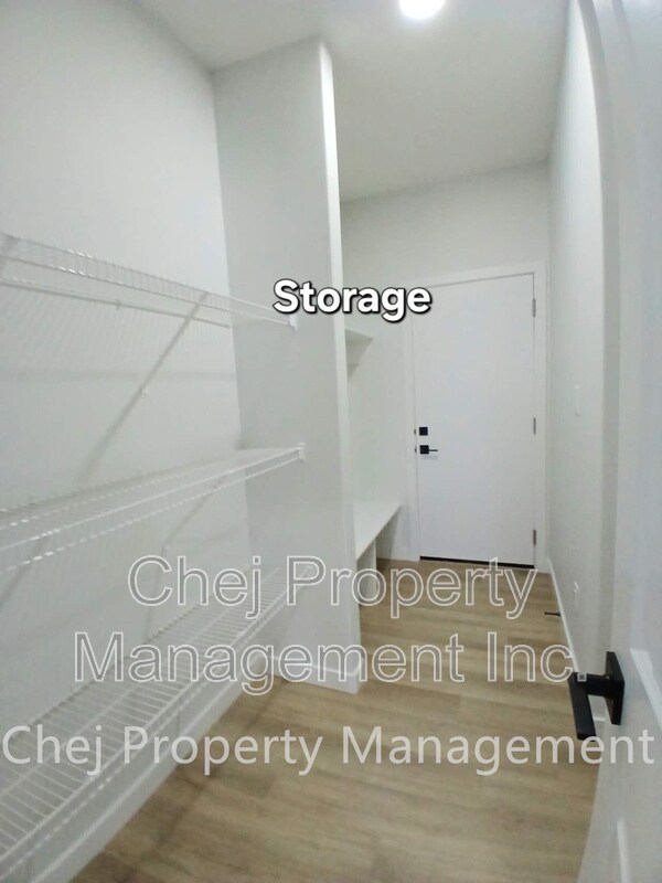 Photo du bâtiment - 16517-16520 20 Ave SW