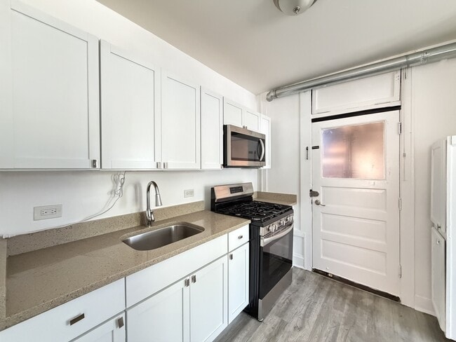 Foto del edificio - 1605 N McVicker Ave
