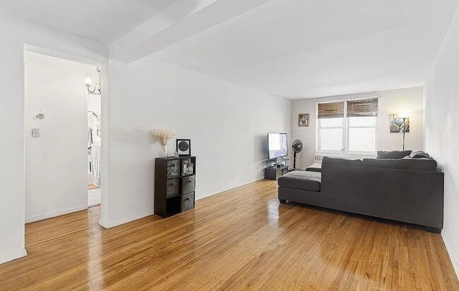 Foto del edificio - 6535 Broadway