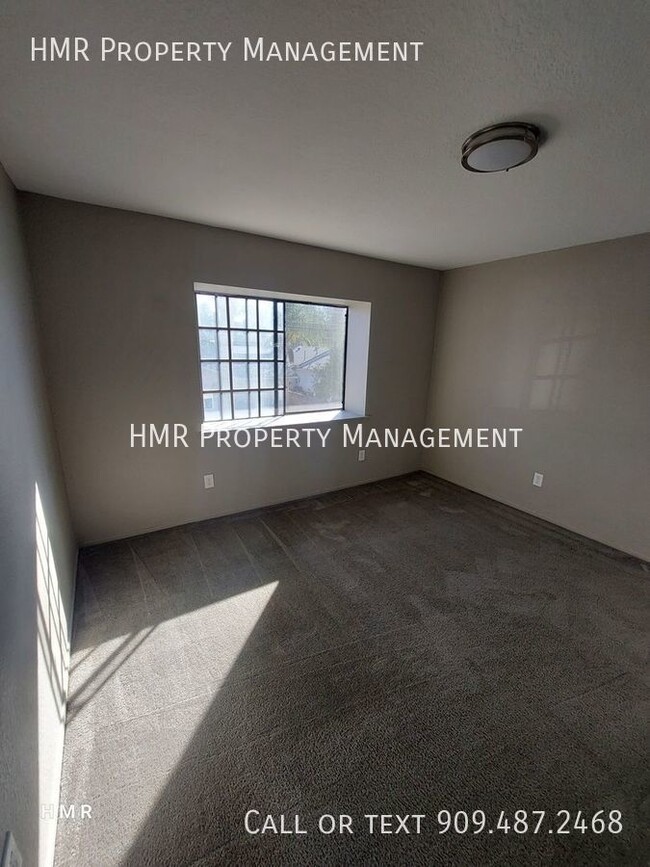 Building Photo - Duplex townhouse with fruit trees in Pomona.