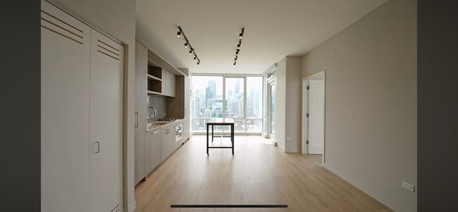 Building Photo - 207 W Chestnut St