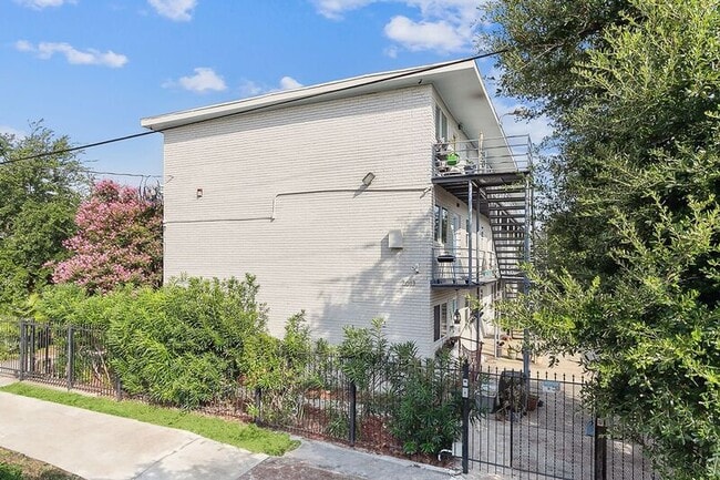 Photo - 2013 S Liberty St Apartment