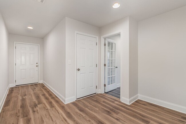 Building Photo - 4 Bedroom 2.5 Bathroom Town-Home For Rent ...