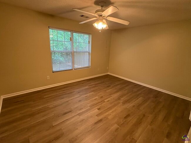 Building Photo - 105 Alice Dr