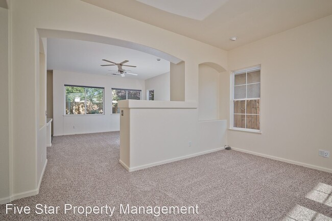 Building Photo - 3 br, 2 bath House - 3413 Summer Dr