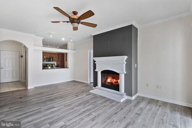 Building Photo - 12925 Centre Park Cir