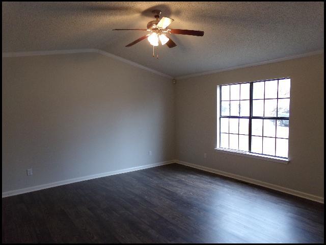 Foto del edificio - 1716 Gamble Rd