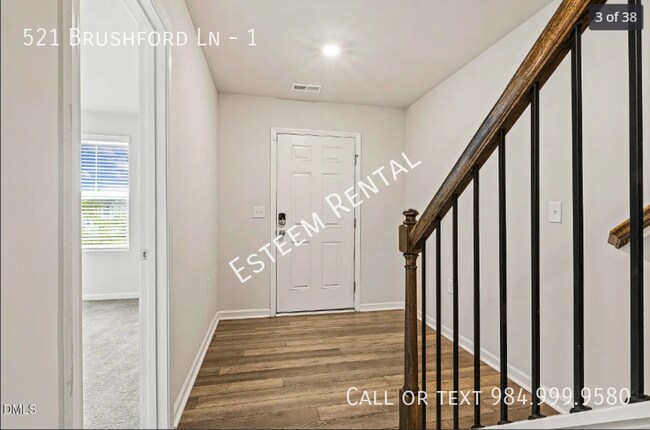 Foto del edificio - 521 Brushford Ln