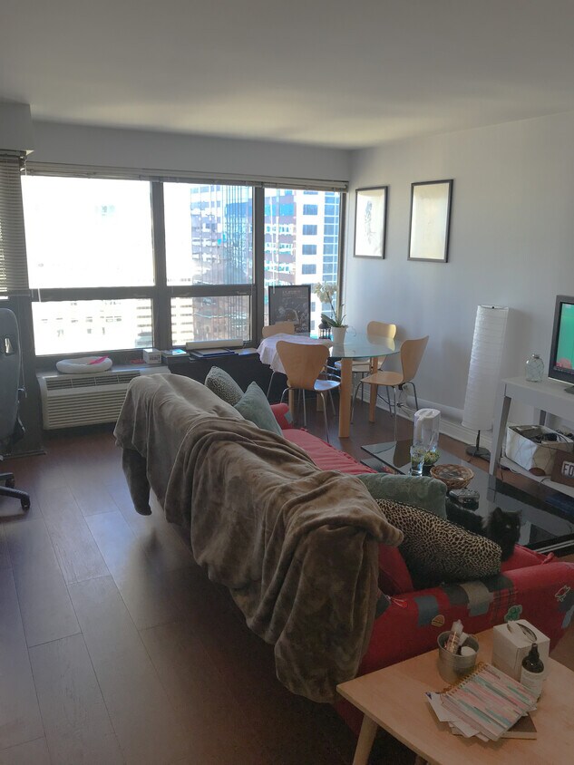 Primary Photo - 30 E Huron St