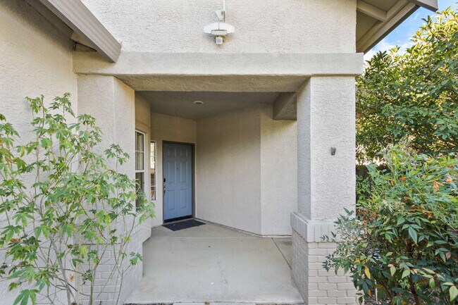 Foto del edificio - Single-Story 3-Bedroom with 3-Car Garage in Mace Ranch