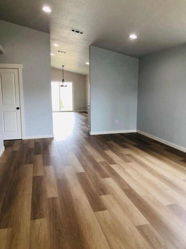 Building Photo - Brand New 3 Bedroom, 2 Bath In New Medford...