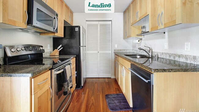 Foto del edificio - 3045 20th Ave W