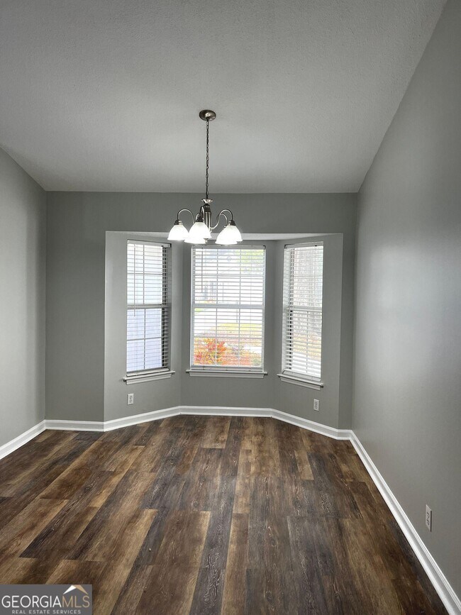 Foto del edificio - 141 Lakeside Dr