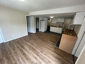 Building Photo - 321 S McKinley Ave