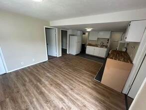 Building Photo - 321 S McKinley Ave