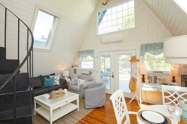 Building Photo - 68 S Edgewood Rd