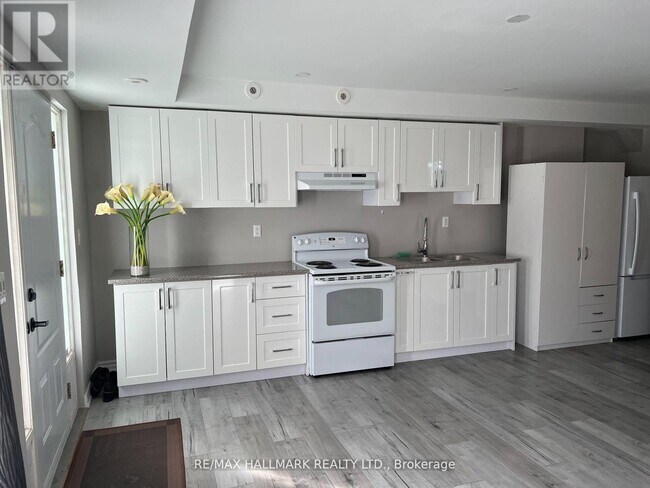 Photo du bâtiment - 3029 Finch Ave W