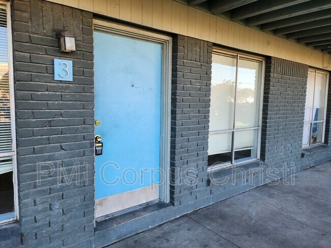 Foto del edificio - 3249 S Staples St