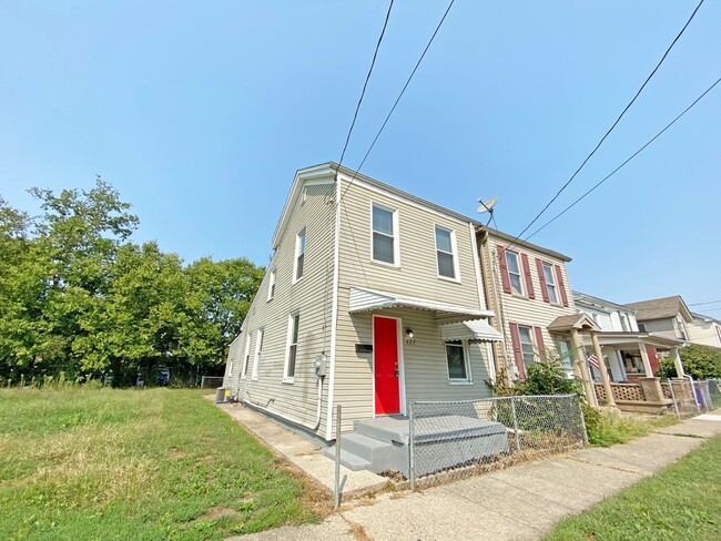 Building Photo - 427 N 7th St