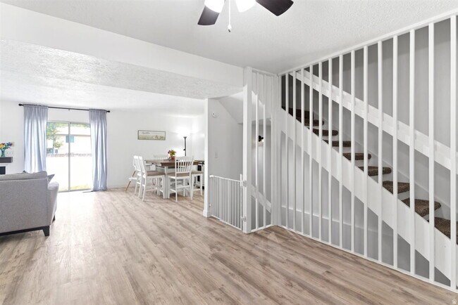 Foto del edificio - "Spacious 3-Bed Oasis with Fireplace & Modern Vinyl Touches in Ogden"