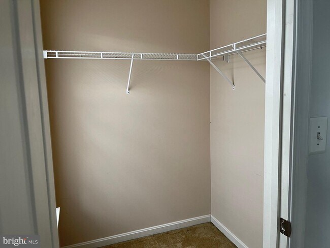 Foto del edificio - 3113 Somerset Dr