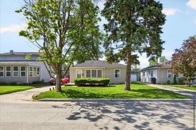 Building Photo - 2 bedroom, 1 bedroom Southside Home