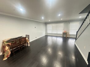 Building Photo - 814 Hr Dr SE