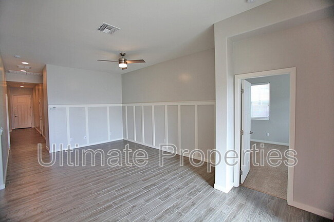 Building Photo - 10053 E Nopal Ave