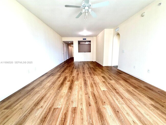 Foto del edificio - 3340 NE 190th St