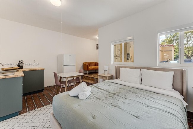 Foto del edificio - 571 NE 64th St
