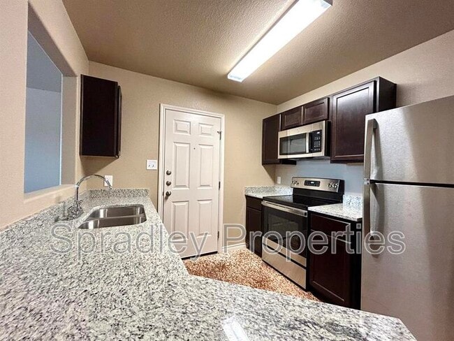 Building Photo - 1012A Llano Ct