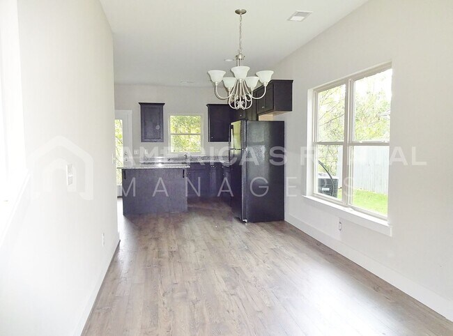 Foto del edificio - Gorgeous Home for Rent in McCalla! Availab...