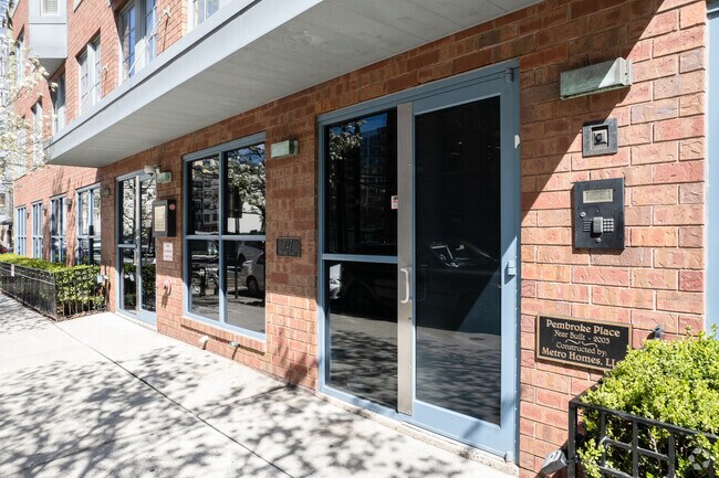 Entrance - 727 Monroe St