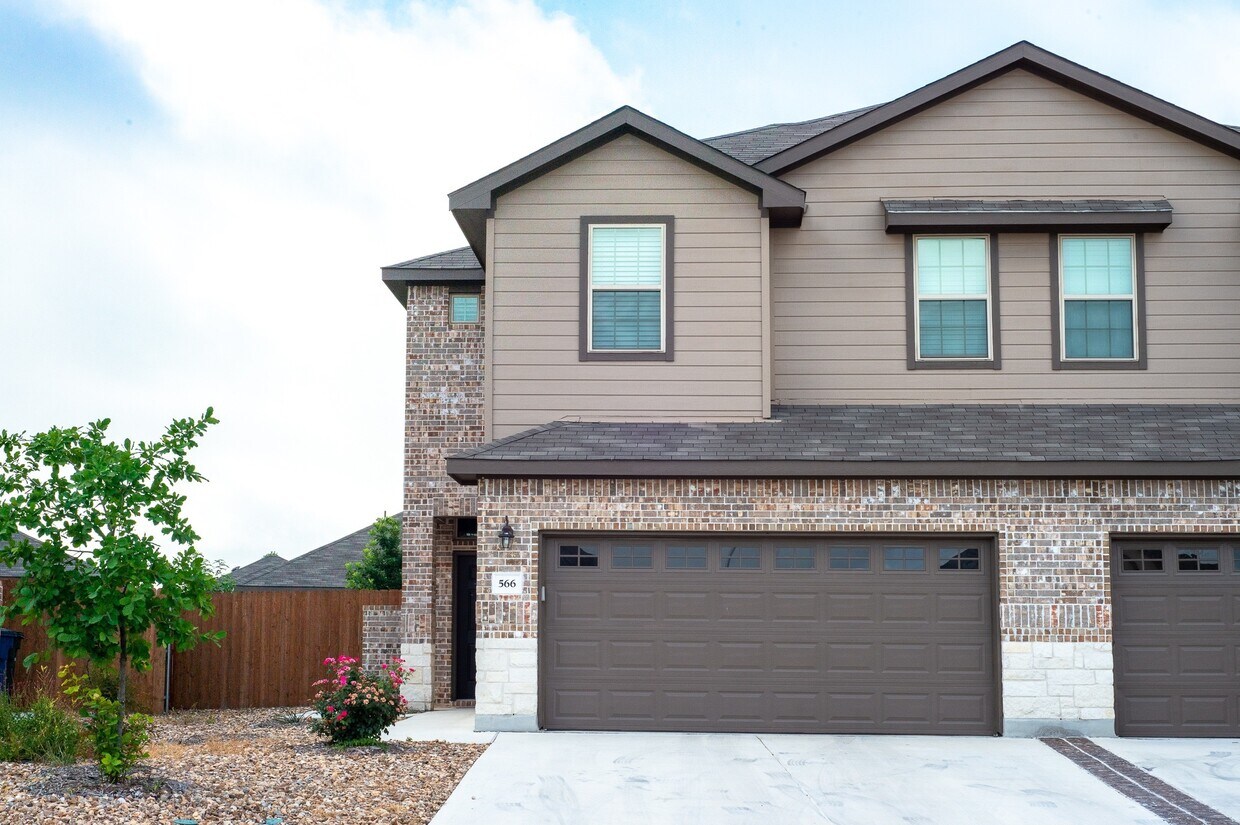 566 Creekside Forest, New Braunfels, TX 78130 Townhome Rentals in New