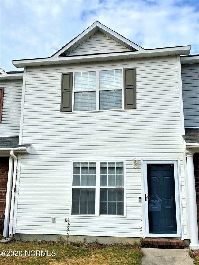 Building Photo - 303 Meadowbrook Ln